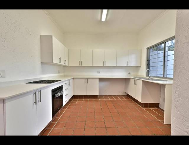 8 BEDROOM HOUSE FOR SALE IN ORCHARDS